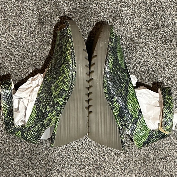 Fly London snakeskin print wedge - Picture 2 of 7